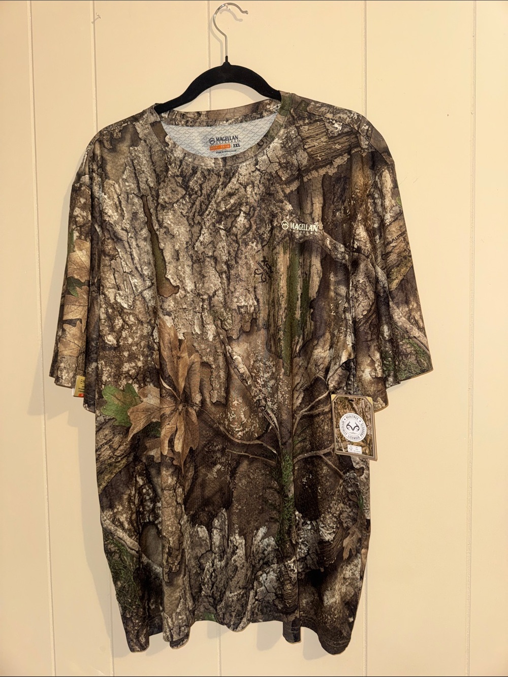 Magellan Outdoors Men's Realtree Camo Short Sleeve Dry Fit Shirt - Brown/Green
